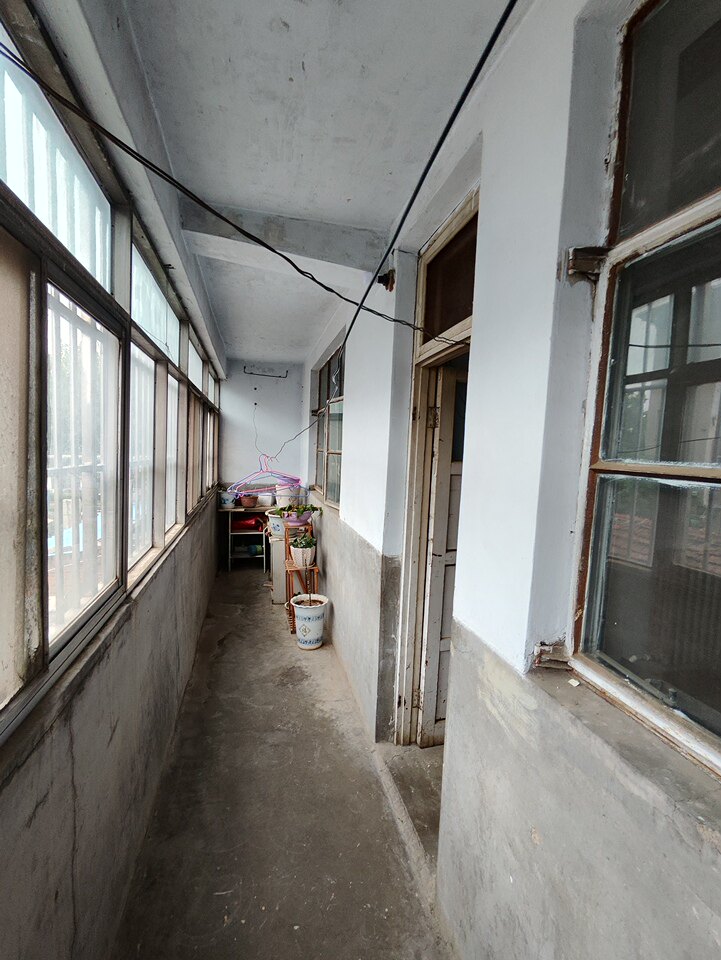 济南市莱芜区鲁中西大街71号22幢西1单元202的房屋（含储藏室）