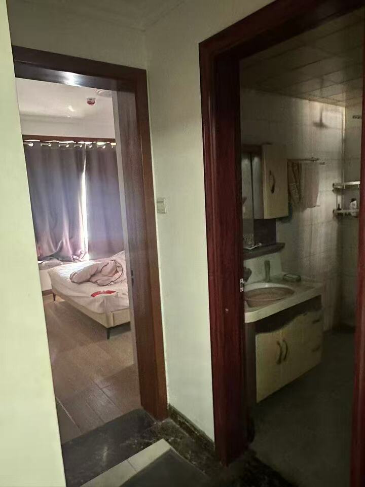 济南市天桥区水屯北路100号海尔云世界滟澜公馆花园三区4号楼2-902室