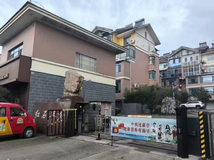 济南市莱芜区汶源西大街5号红石华府7幢东2单元102室房产
