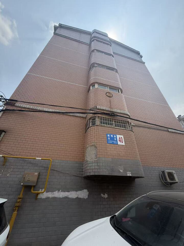章丘区眼明泉小区19号楼东一单元四楼东户及章丘区眼明泉小区19号楼配套房25