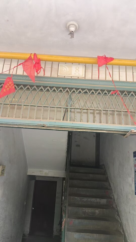 山东省济南市章丘区双泉路路北眼明堂小区6幢东八单元四楼东户及山东省济南市章丘区双泉路路北眼明堂小区6幢配套房92