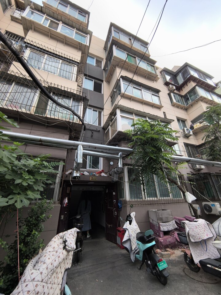 济南市历下区棋盘小区四区4号楼2-301室