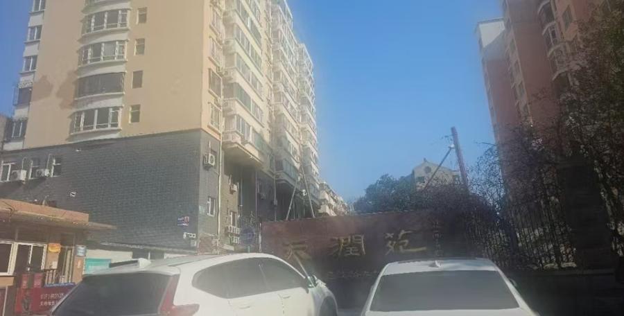 济南市市中区建设路90号天润苑居住组团3号楼2-502室。