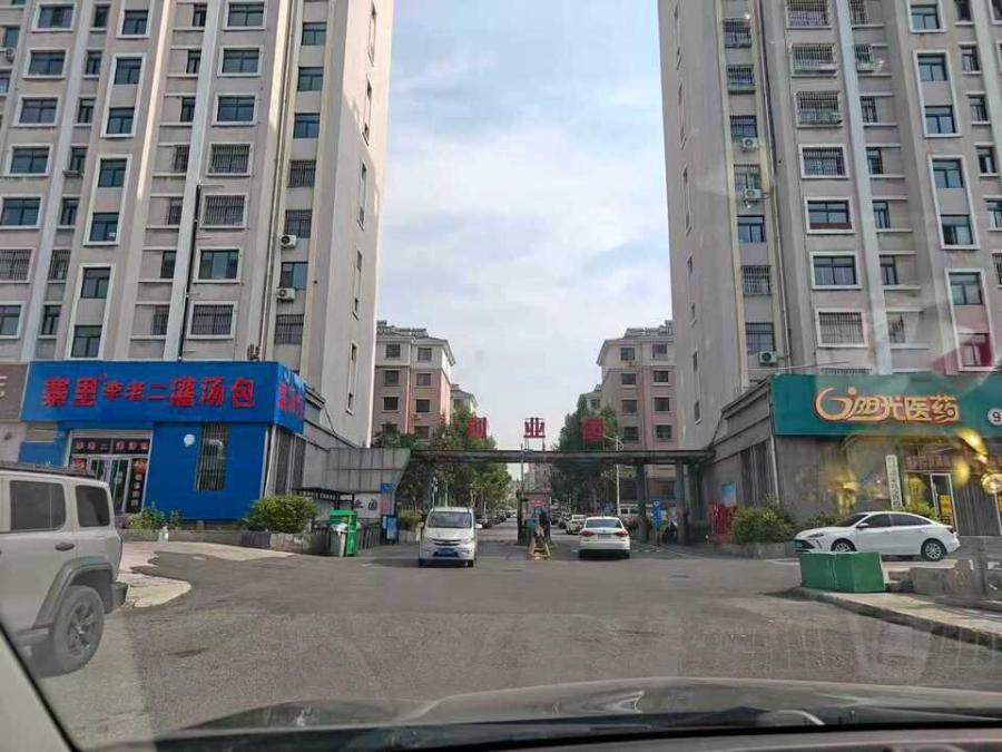 济南市钢城区钢都大街142号创业园30幢西608室房产及C15储藏室