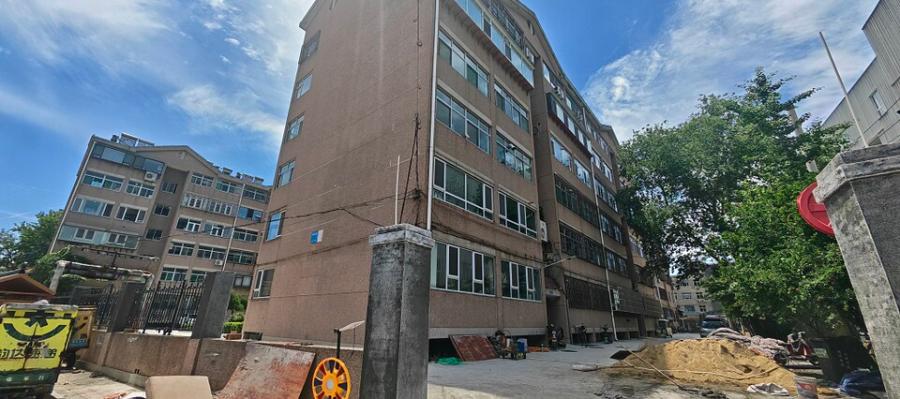 位于济南市历下区明湖小区东二区13号楼2-502号房产【不动产权证号：省直107689】