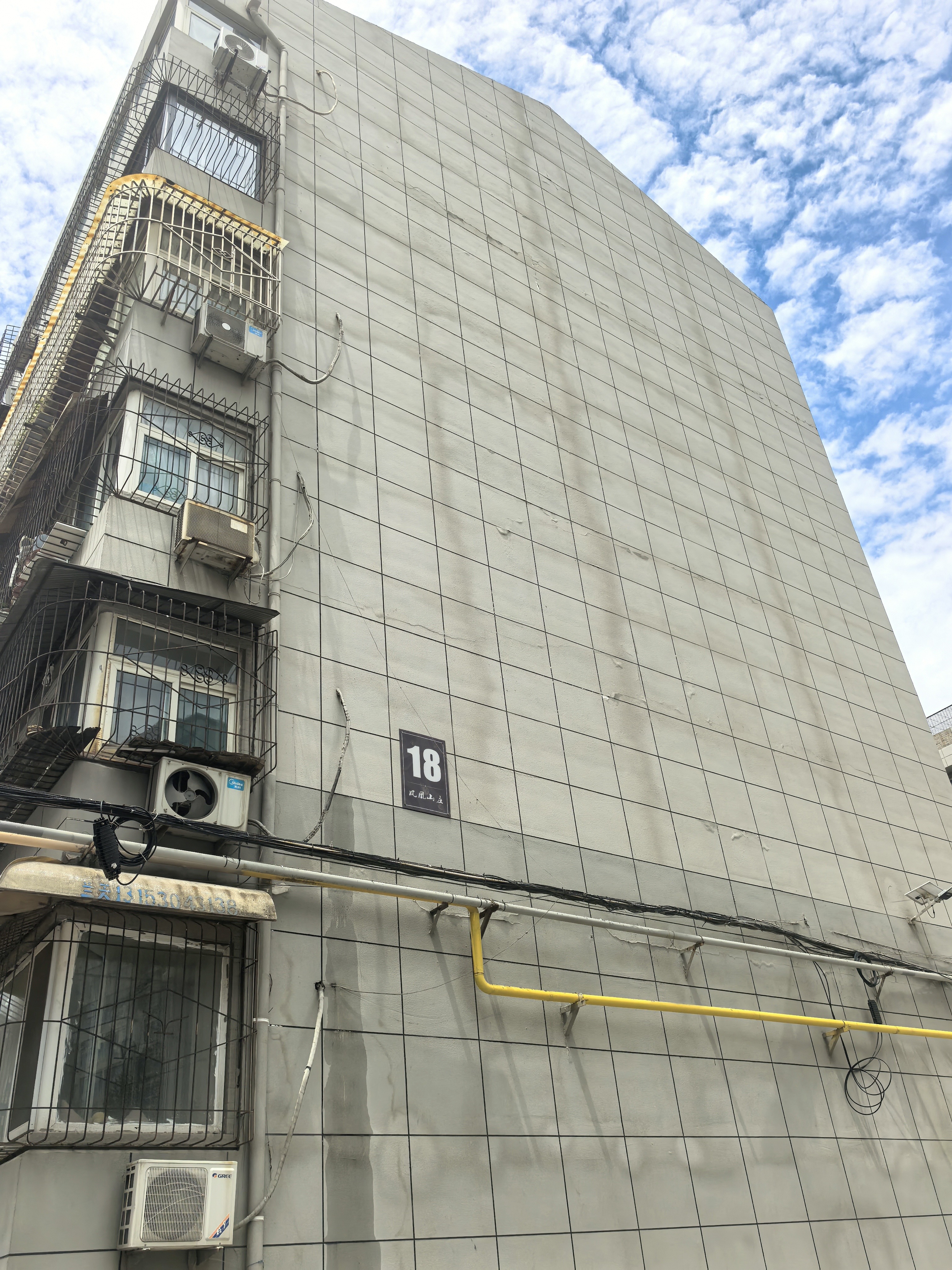 济南市天桥区凤凰山庄18号楼5-202房产