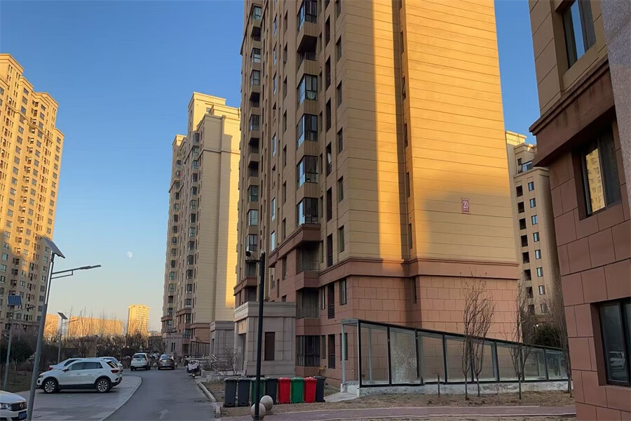 山东省济南市莱芜区鹿鸣北路666号汉和浦江水岸园20号楼2-202号房屋