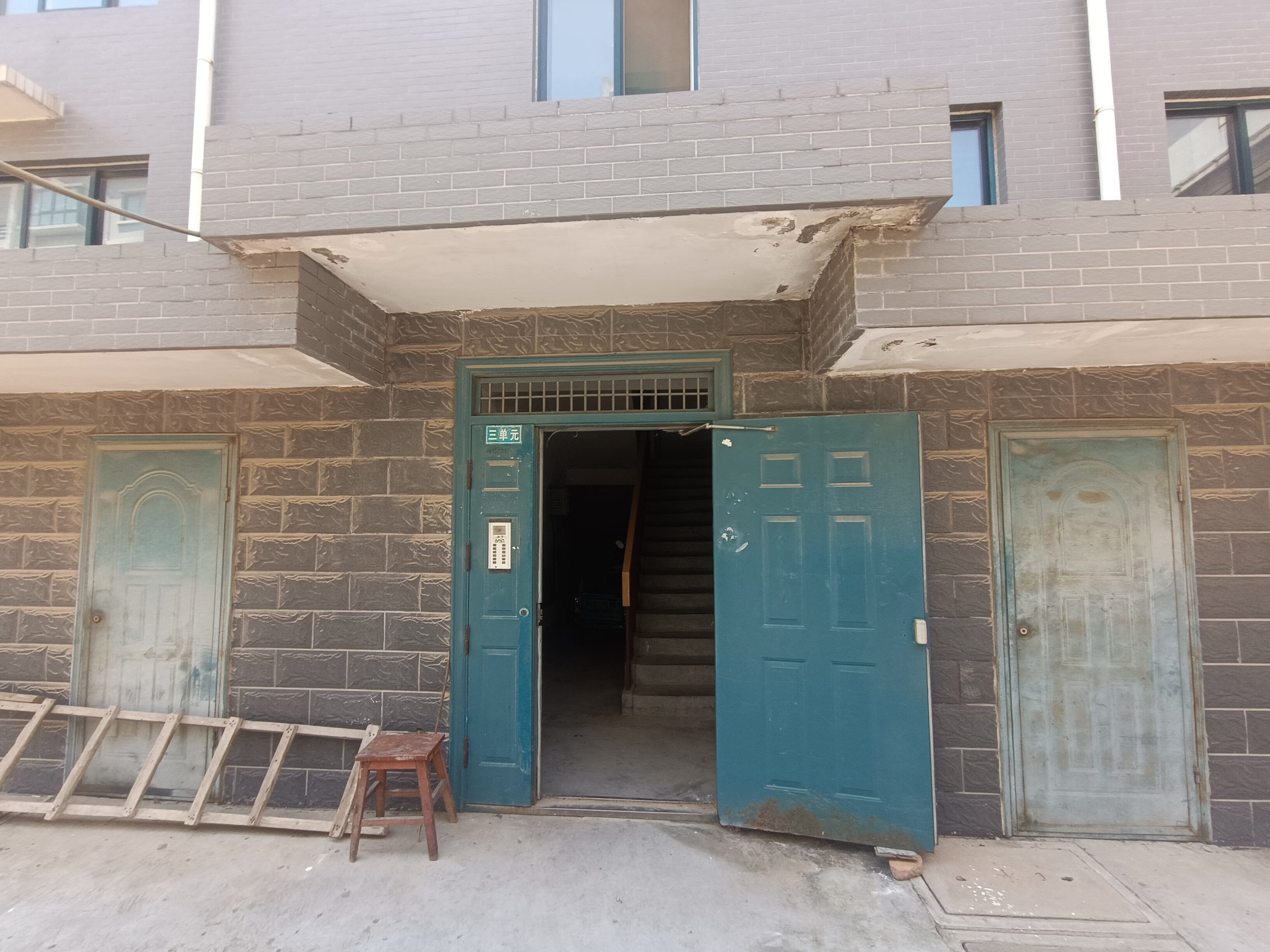 济南市章丘区埠村街道办事处镇中路107号贵和瑞园8号楼106室