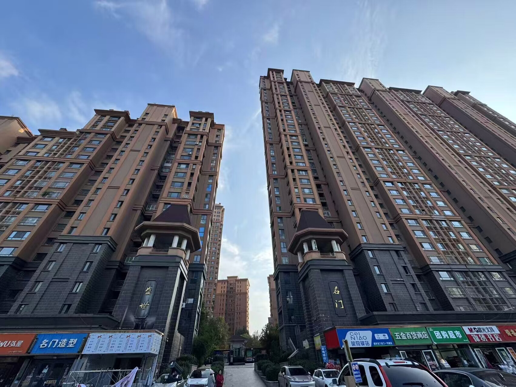 天桥区三孔桥街99号盛世名门花园10号楼2802