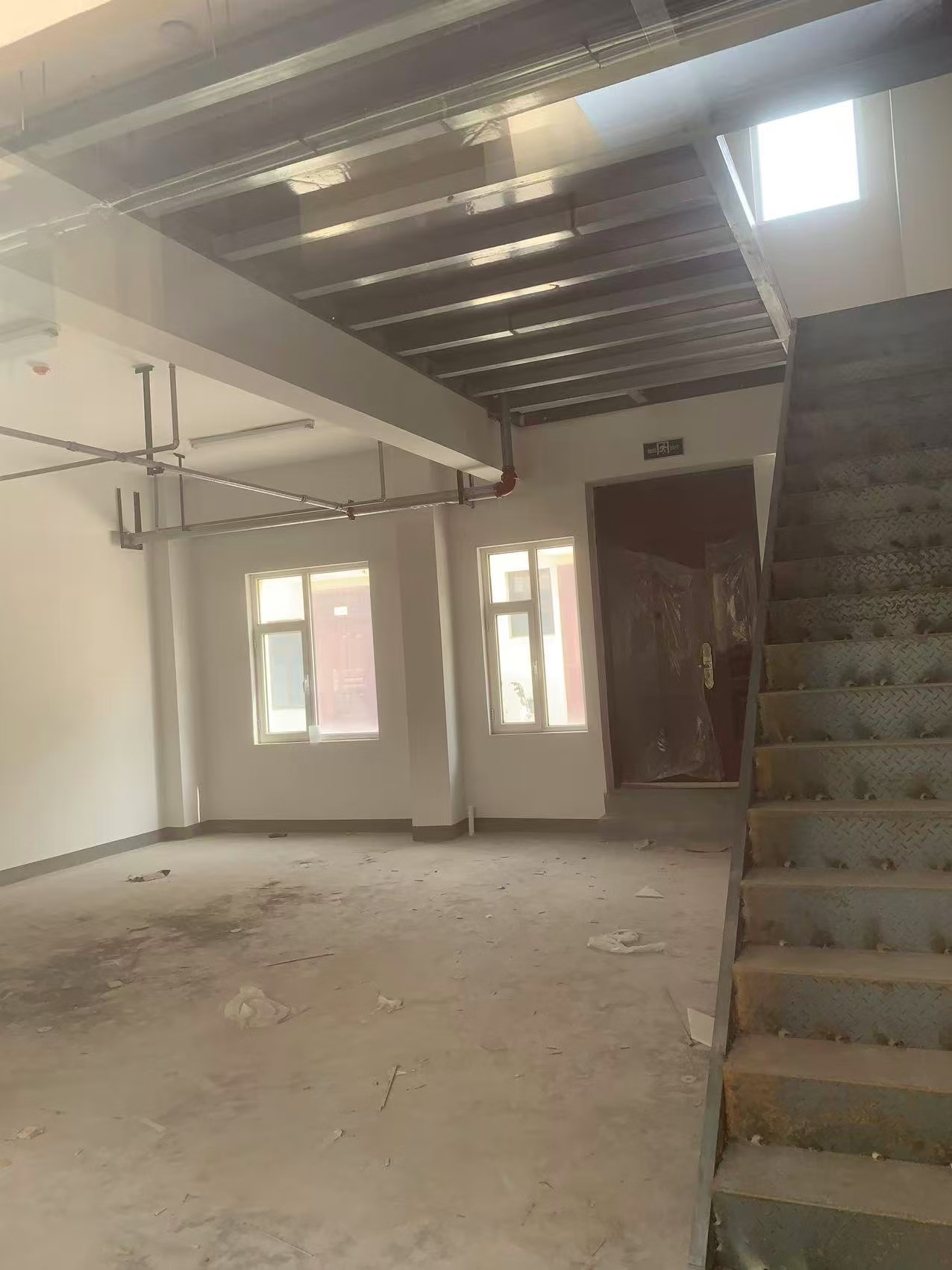 山东省济南市章丘区山东龙山雨润农贸市场5号综合交易区商铺322室