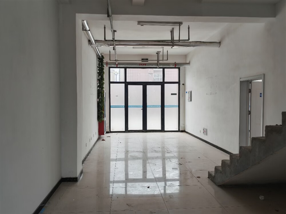 坐落于济南市平阴县卓亚香格里D区一期项目D-G1商业楼129号，权证号为鲁商办（2021）平阴县不动产权第0006236号