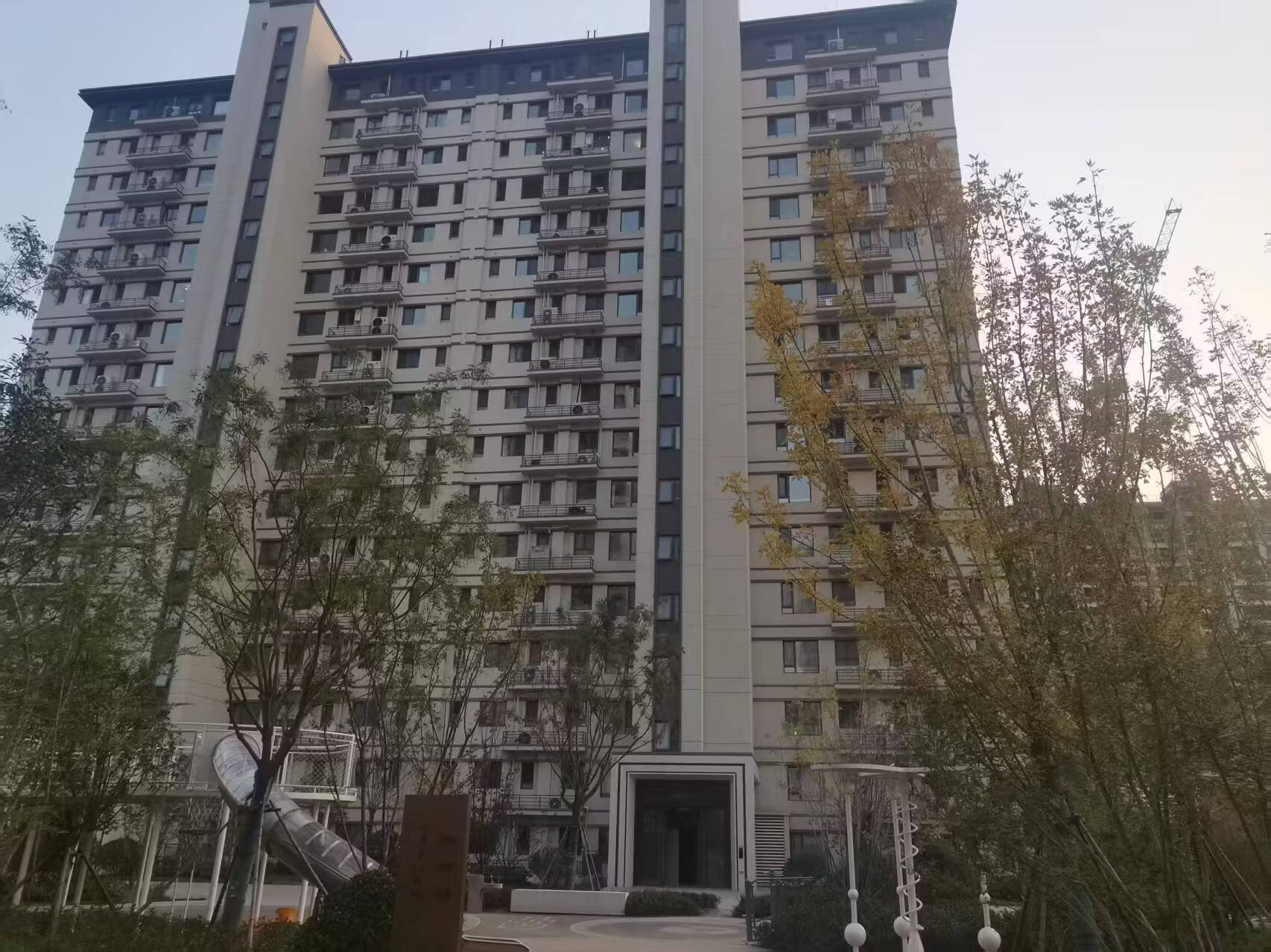 山东省济南市天桥区东工商河路50号博翠明湖·揽湖10号楼2-502