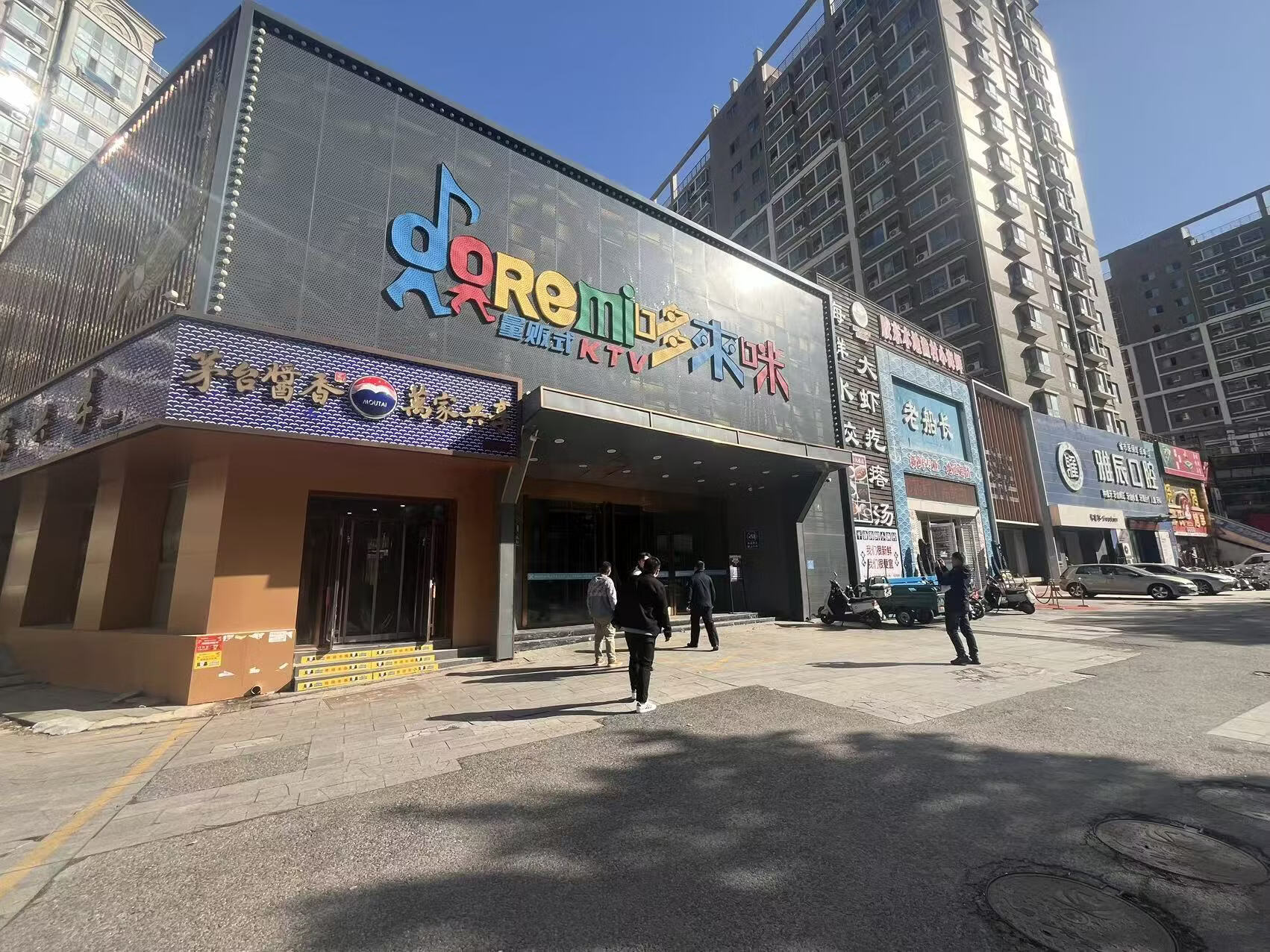 济南市高新区康虹路766号盛世花苑19号楼1-1517、1-101、1-102、1-103、1-104、1-301、102、202、203、306的10套不动产