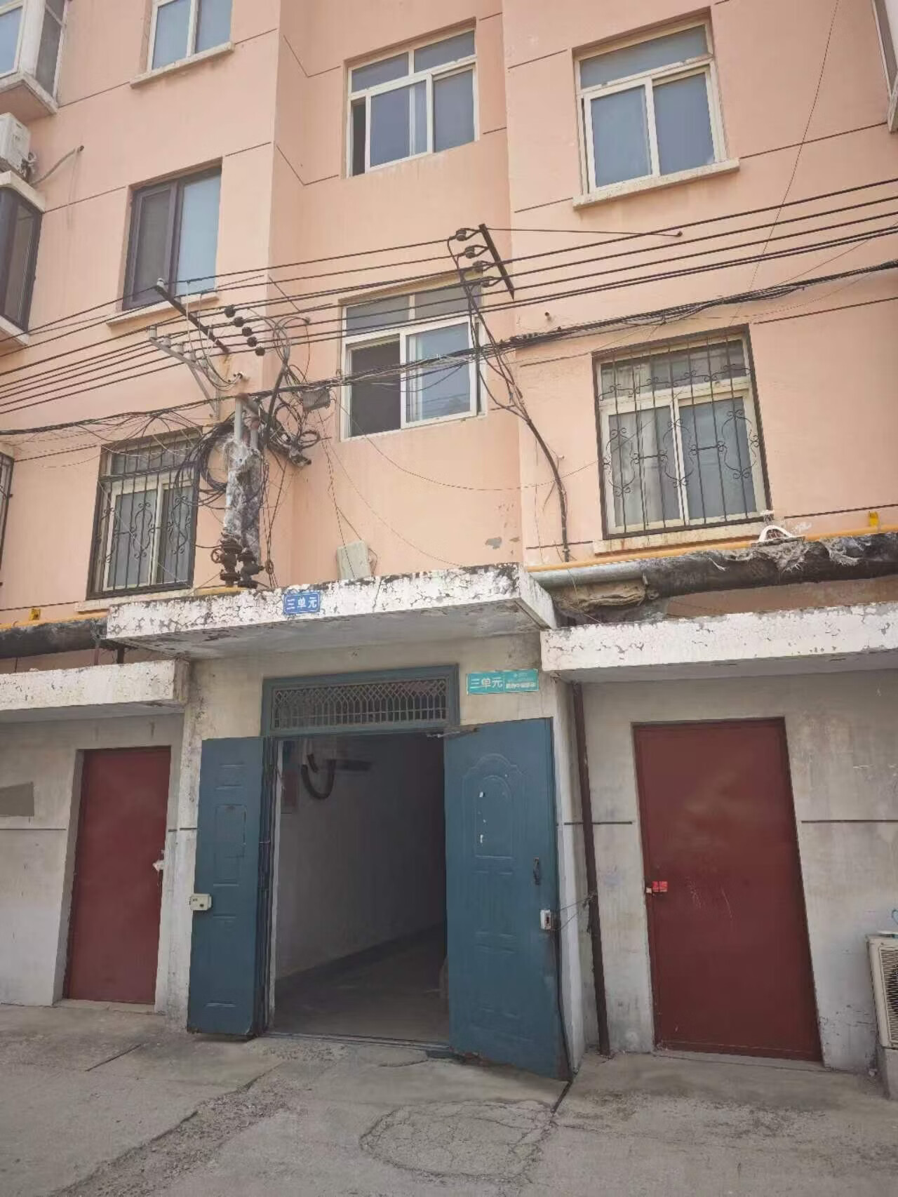 山东省济南市章丘区文祖街道驻地（教师公寓3号楼）505号房产及储藏室