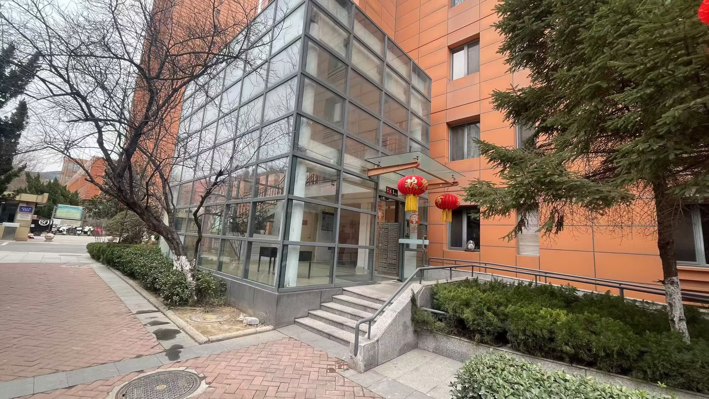 位于济南市市中区舜德路1号天泰太阳树2号楼1-102房屋