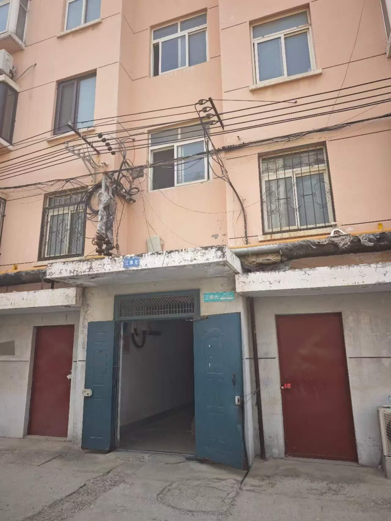 山东省济南市章丘区文祖街道驻地（教师公寓3号楼）505号房产及储藏室