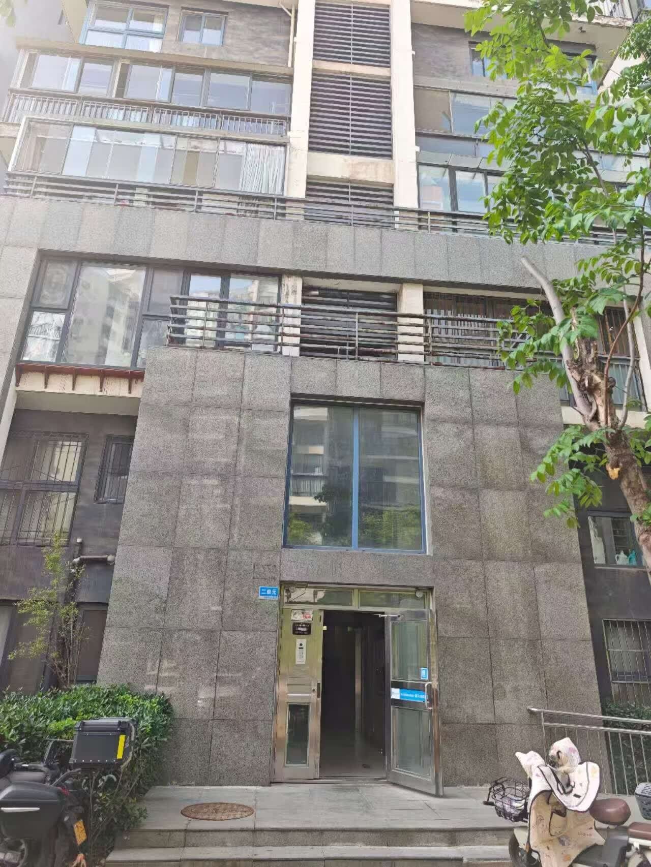 济南市天桥区西工商河路13号重汽翡翠郡南区25号楼2-1301