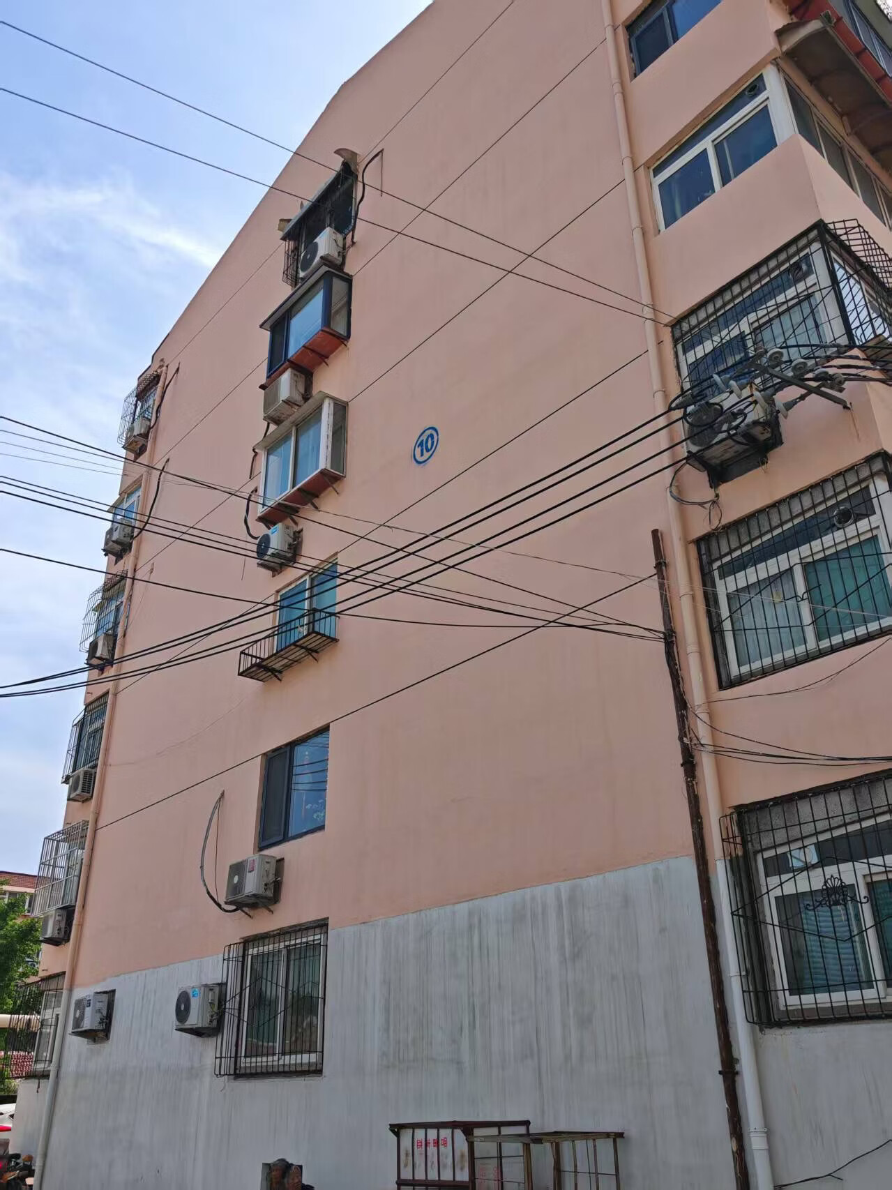济南市市中区白马山南路27号10号楼2-301房产（附：地下室一处）