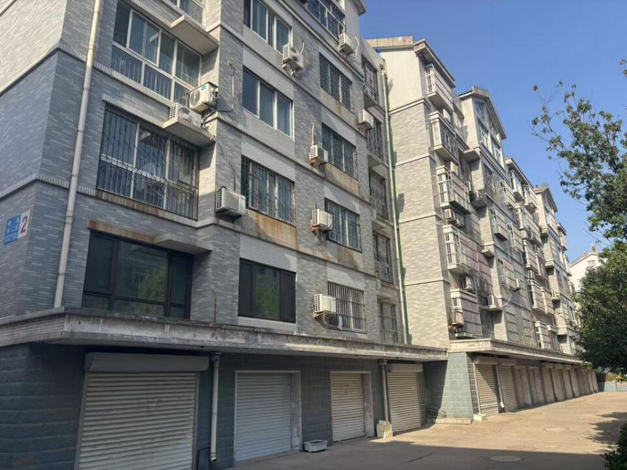 弭某名下位于山东省济南市章丘区明珠东区二区2号楼506房产