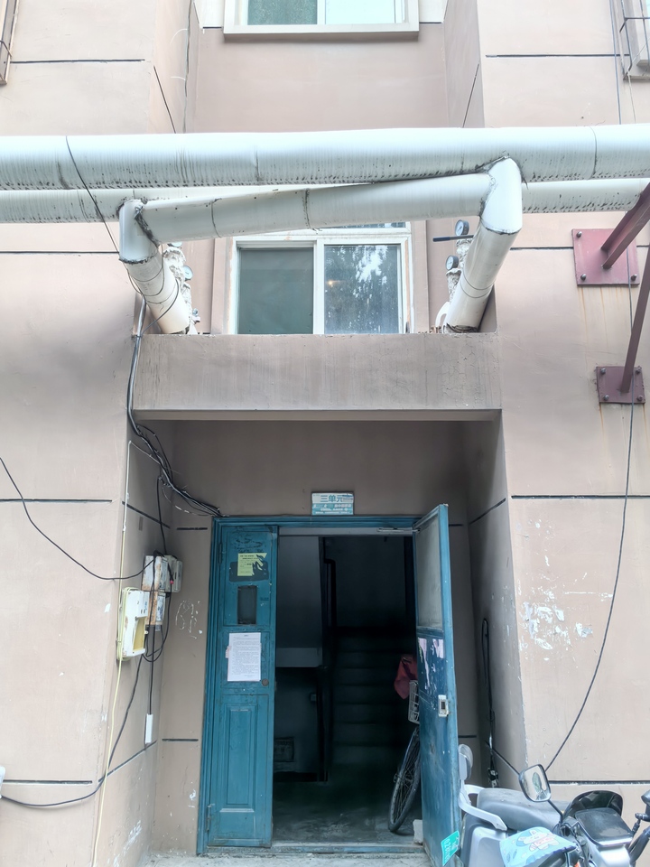 山东省济南市天桥区天和园小区四区1号楼3-701房产和1号楼1-104地下室