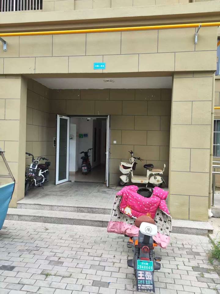 济南市章丘区双山街道凤凰山居22号楼2单元802室房产一处及配套房、车位