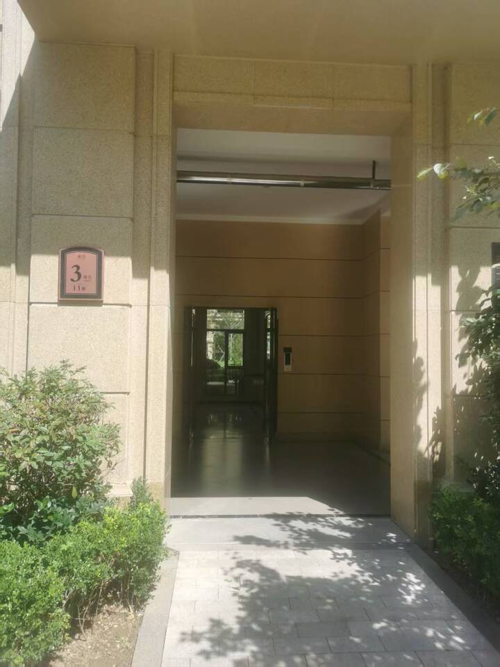 长清区紫薇路5577号兰园11号住宅楼3-1801室、1-1802室房产两套