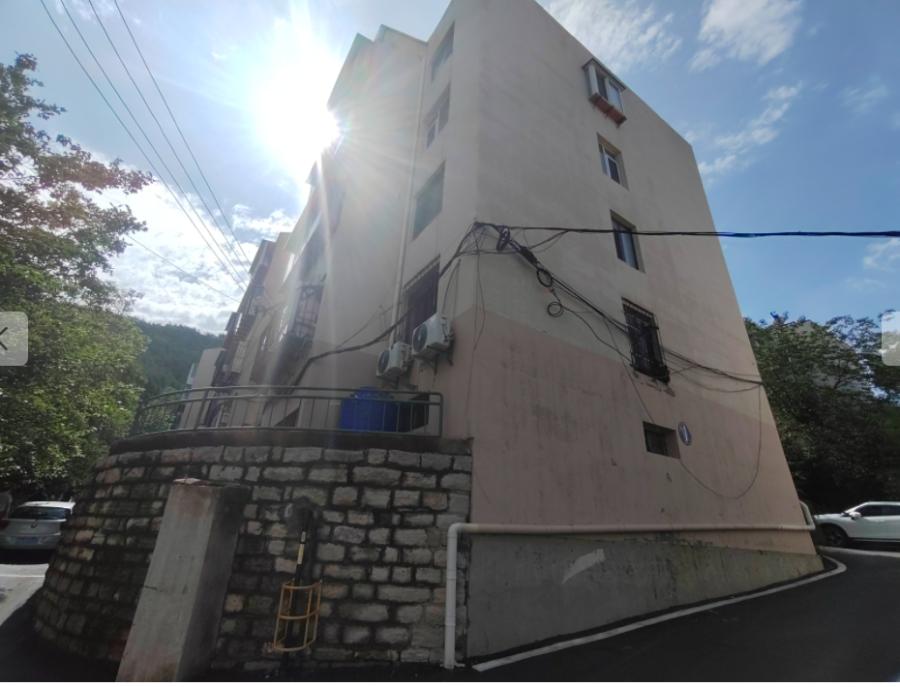 济南市历下区千佛山西路22号1号楼2-201室