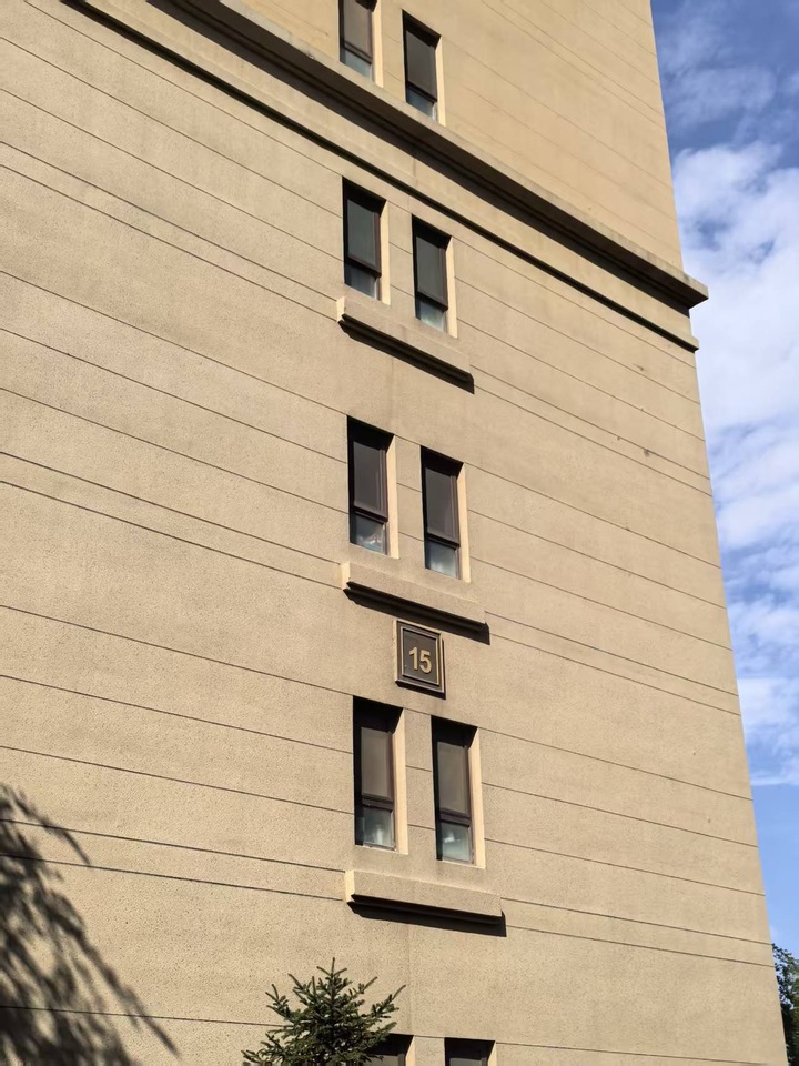 山东省济南市市中区白马山南路23号世茂原山首府15号楼1-1302