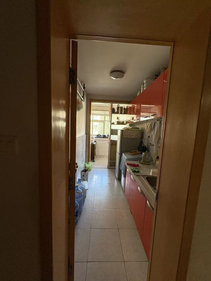 济南市历下区明湖小区东五区7号楼2-301