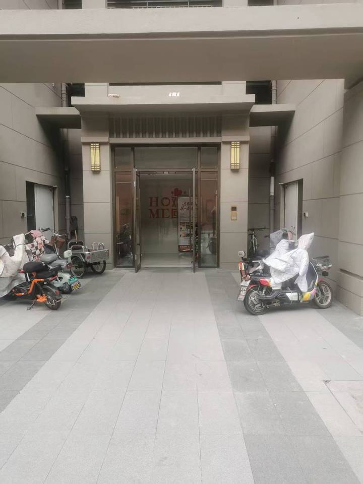 长清区世茂云清府1号楼2403