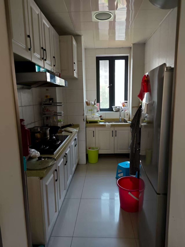 济南市高新区新宇北路以西新生活家园79号楼4-501房产和4--114地下室