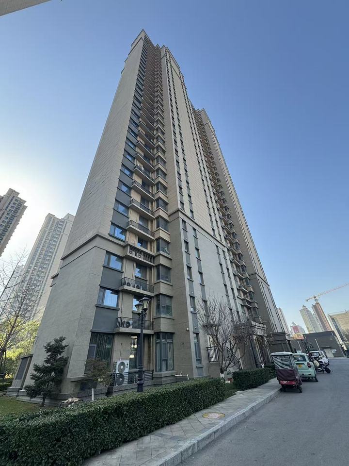 济南市槐荫区青岛路北侧、腊山河东路西侧恒大御峰3号楼1-1202房产(不动产权证号：济南20240088098)及地下车库北区-1230车位(不动产权证号：济南20240088096)