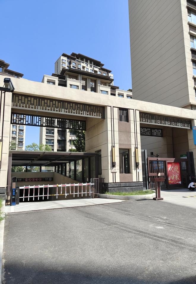 济南市济阳区崔寨街道绿地国博城新里风华一期C-1地块1号楼1703及绿地新里风华苑一区地下车位及设备-171