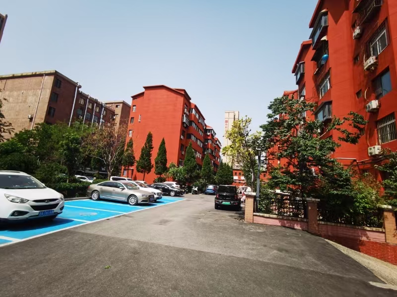 山东省济南市历城区北园大街26号龙岱花园小区5号楼10301室及5号楼20807地下室