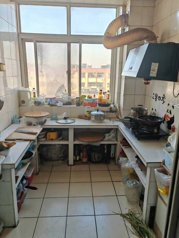 平阴县城乐盛小区5号楼东二单元六层西户（不动产权证号平阴20180001245）附地下室15.77平方米。