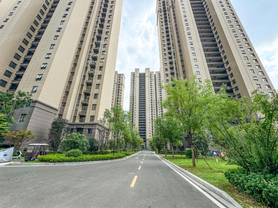 济南市槐荫区兴福街道枣庄路1158号金科世界城一区地下车库-1570