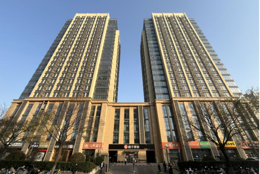 济南市天桥区明湖西路1736号馆驿街西片区地块一（和信大厦）2-702。