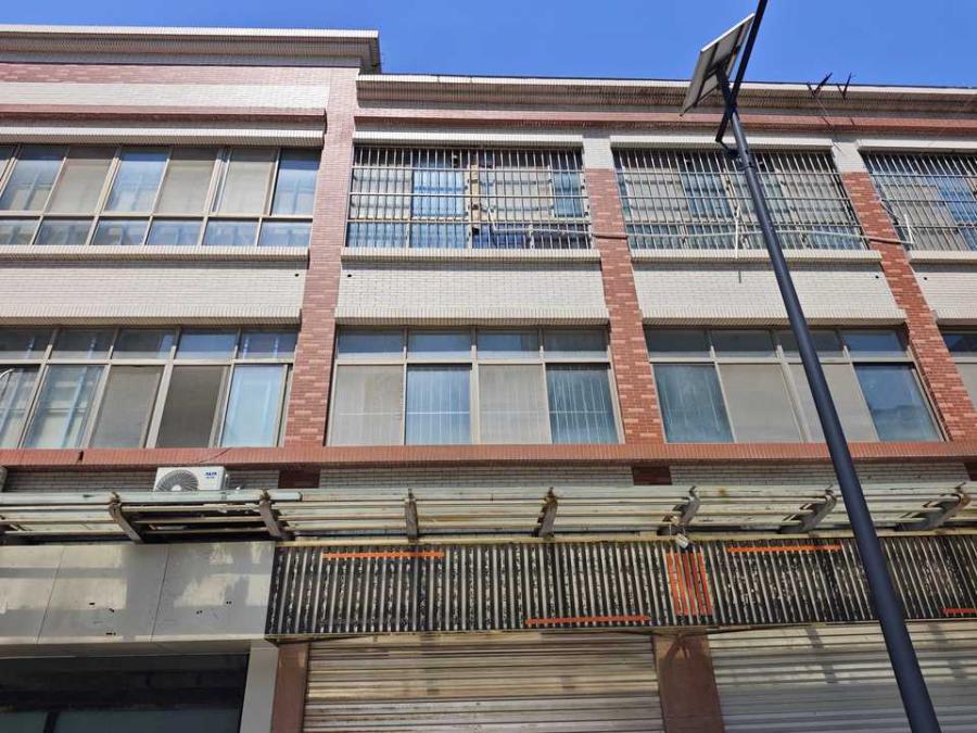 山东省章丘市香港街二期4幢121、221商铺（现门牌：4-110）