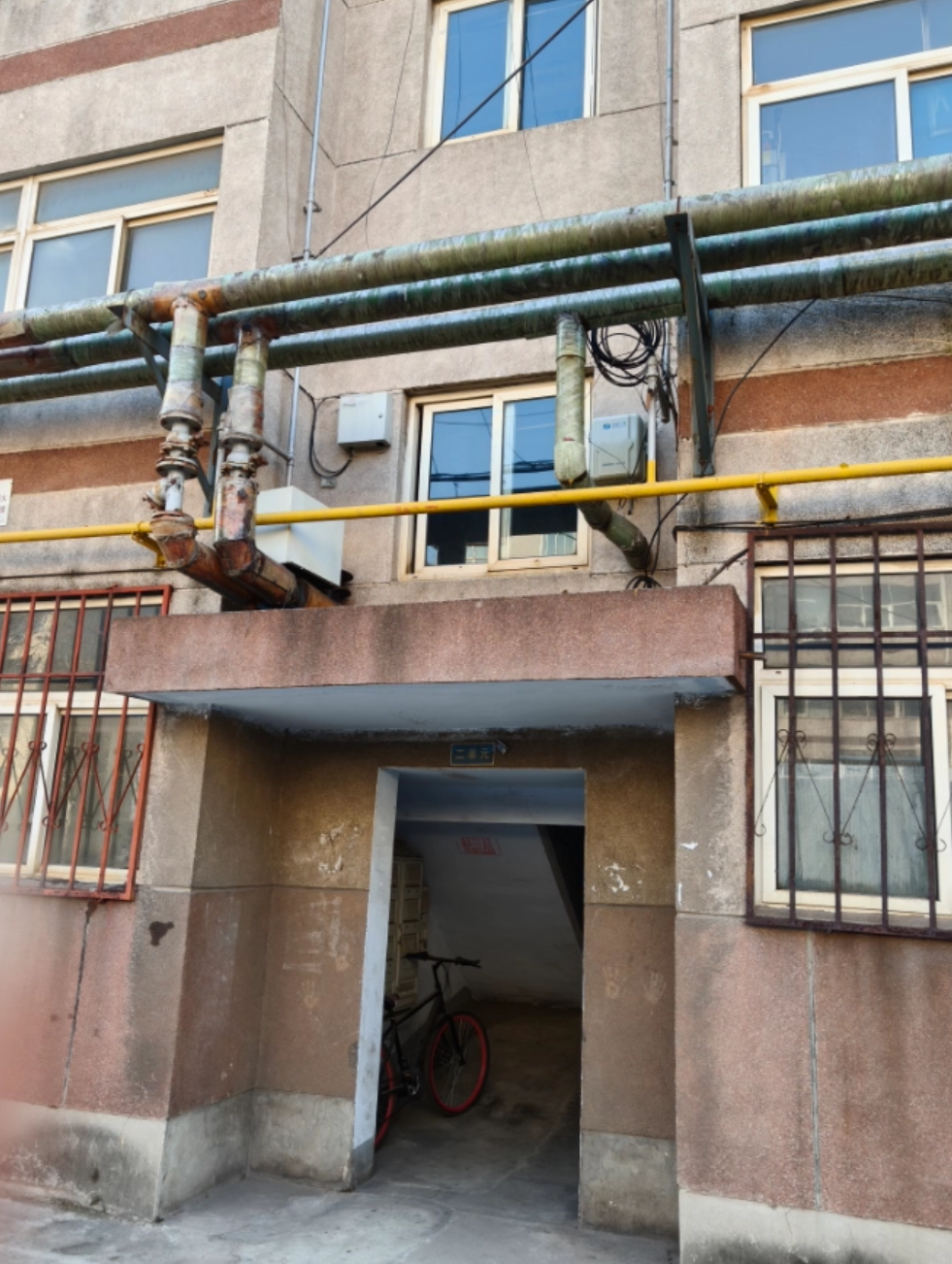 济南市钢城区双泉路331号沙河小区14幢东604室房产及储藏室